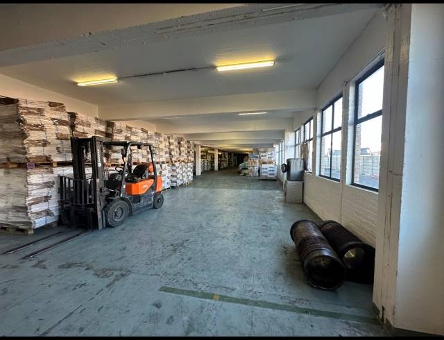2,468M² WAREHOUSE TO LET IN PAARDEN EILAND